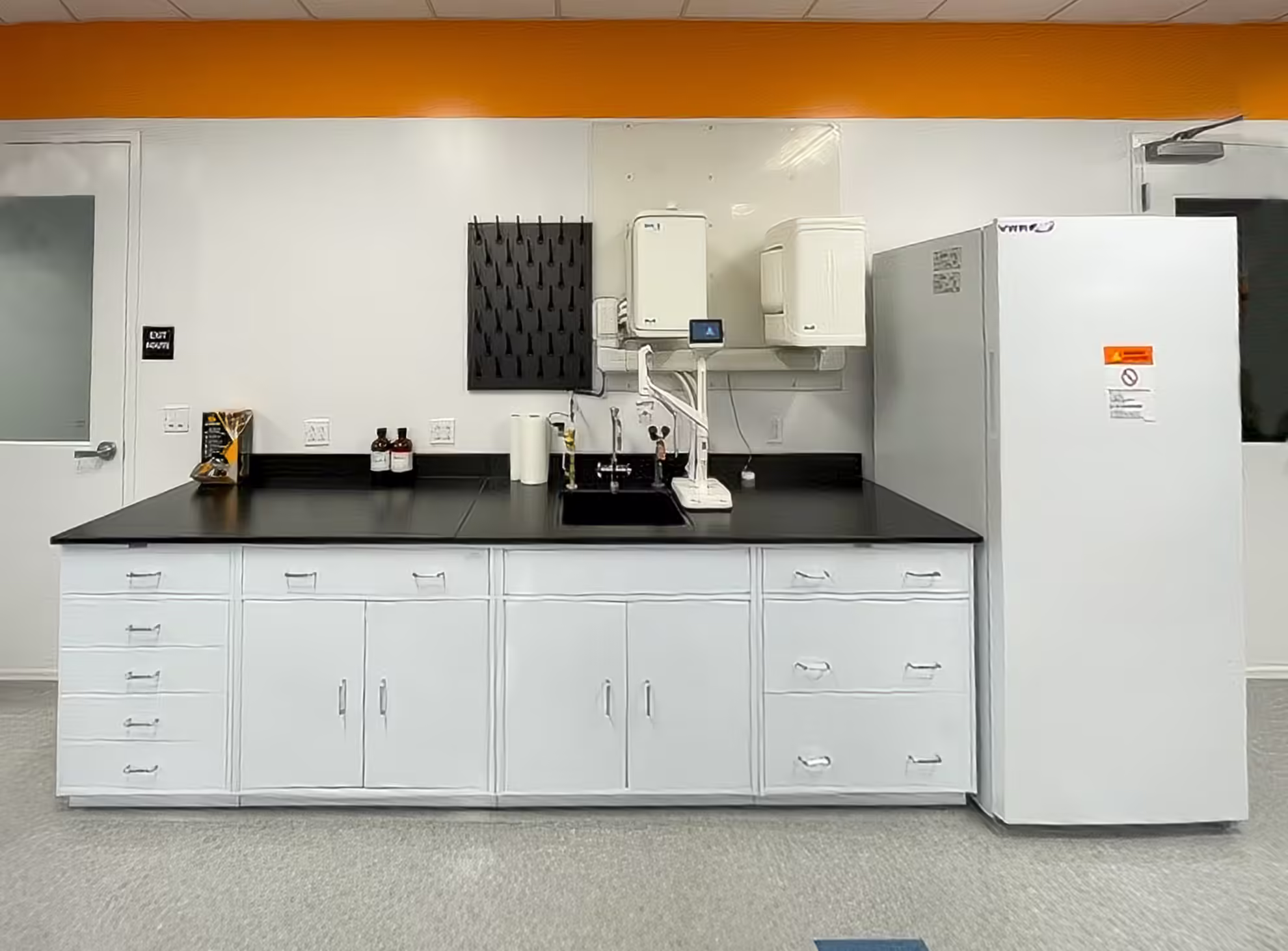 Laboratory facility equipment